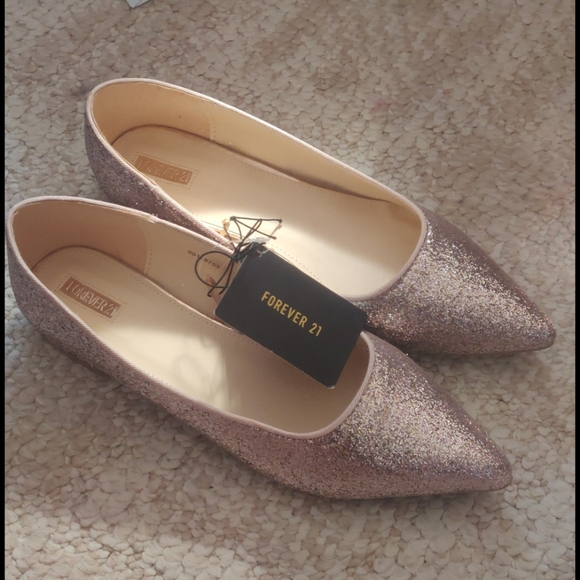 Subtle pink Flats - Picture 2 of 4